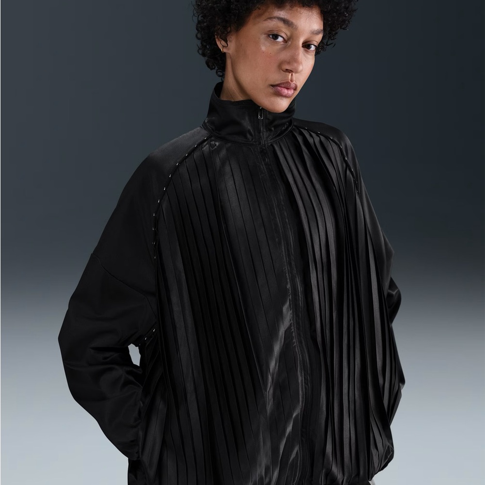 NWT Nike Women’s oversized pleated track jacket S